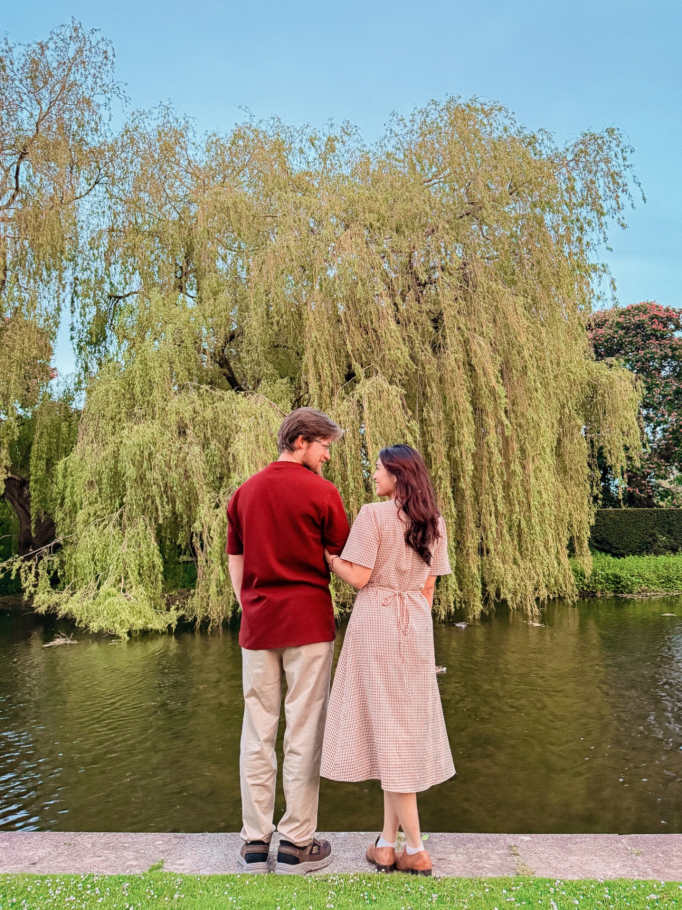 Jesstine and Aron under the willow tree
